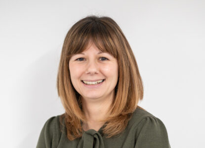 Manuela Holmes headshot