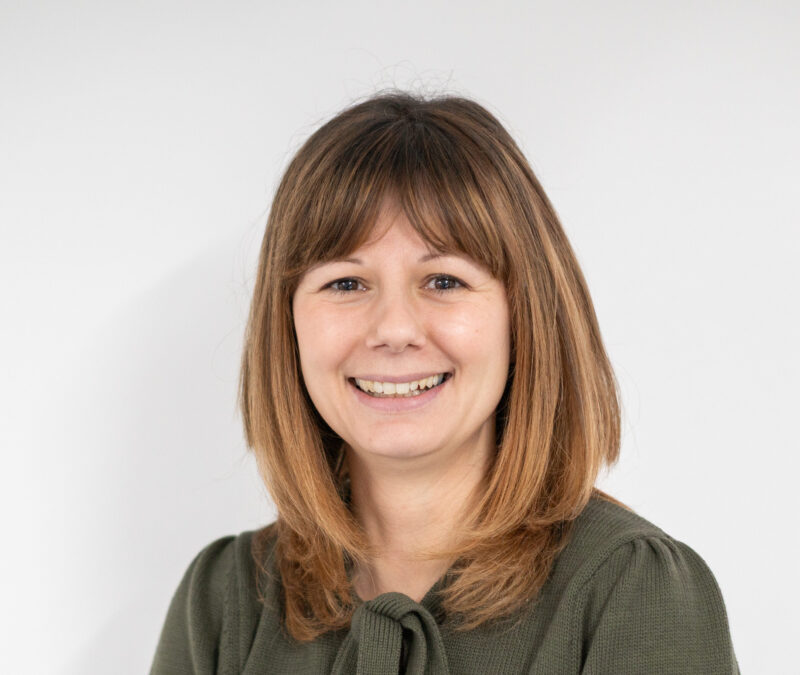 Manuela Holmes headshot